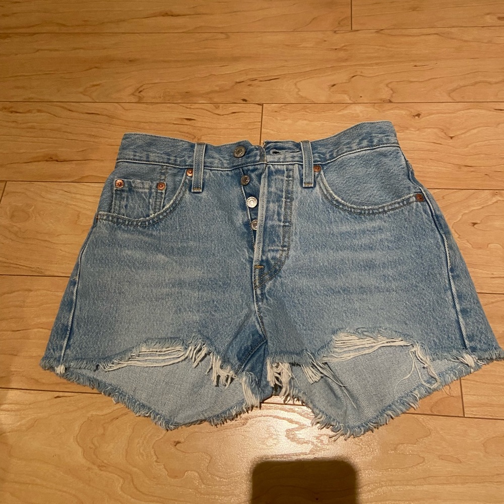 Brand new Levi’s size 24 high waisted jean shorts
